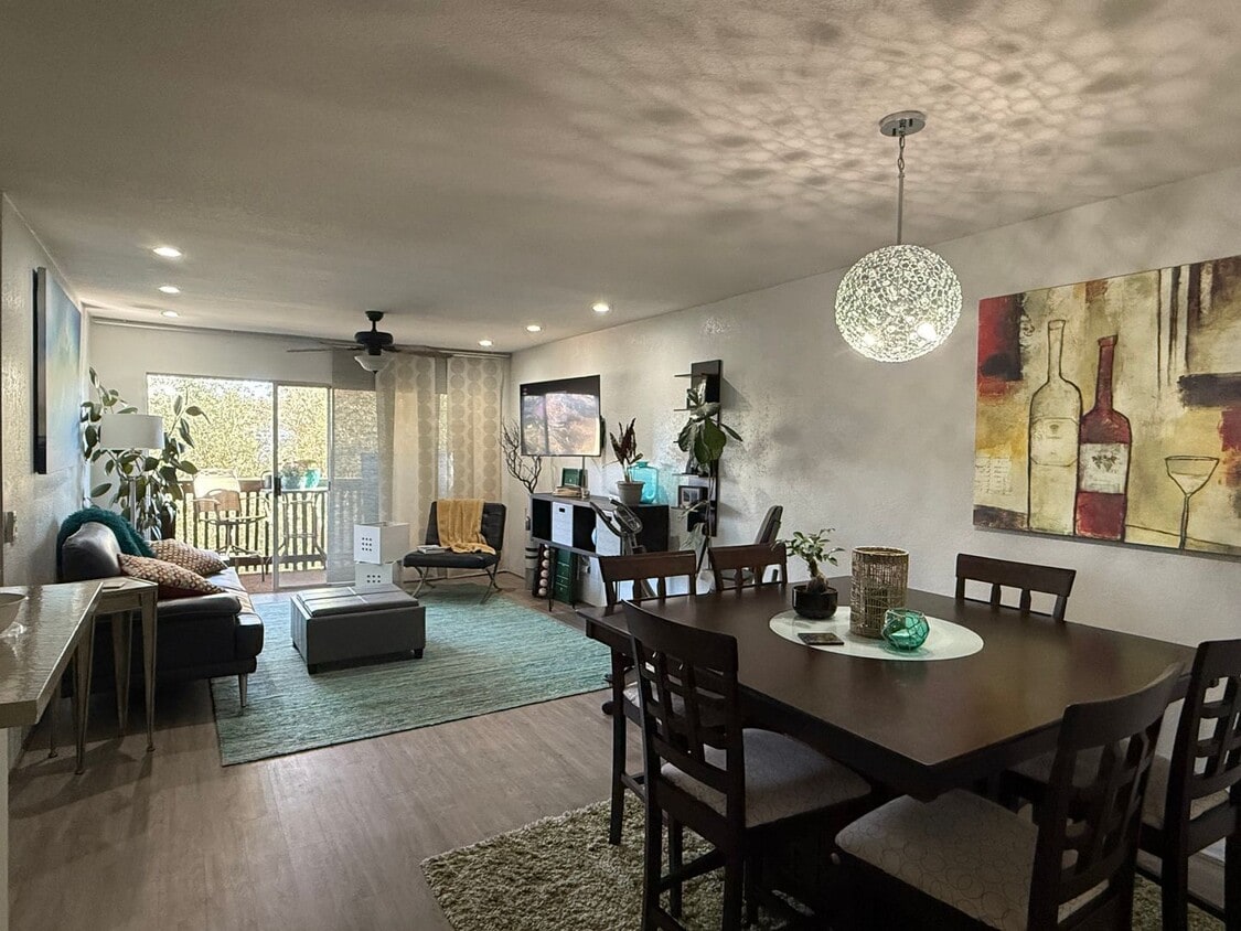 Foto principal - Furnished Apartment for Rent at The Bluffs...