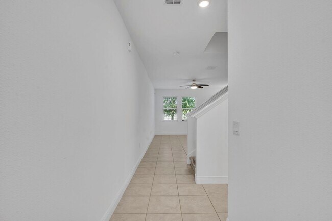 Building Photo - 1351 Merrydale Wy
