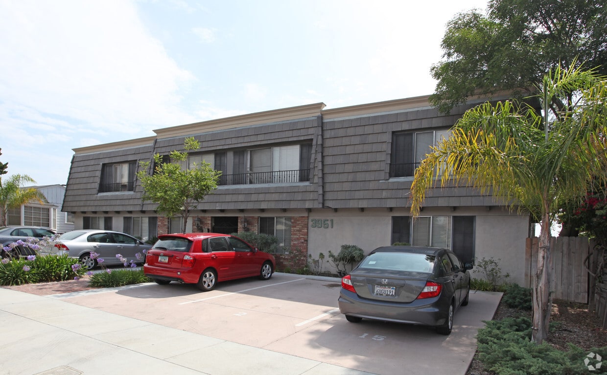 Building Photo - 3951 Albatross St