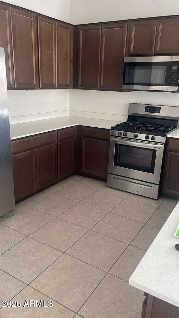 Foto del edificio - 1318 E Irwin Ave