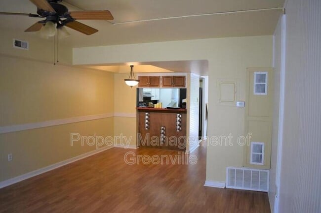 Foto del edificio - 2530 E North St