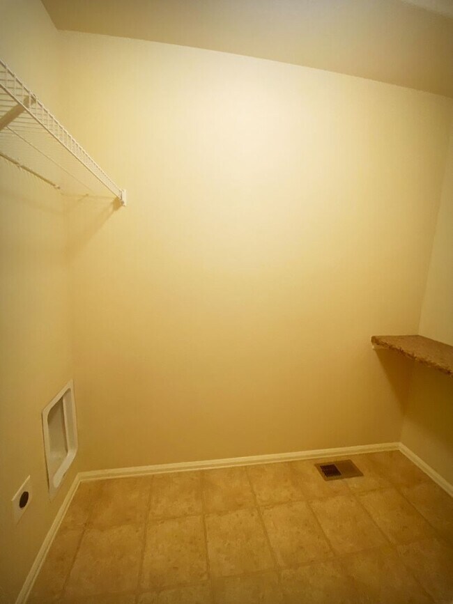 Foto del edificio - Lovely 4 Bedroom, 3.5 Bath, 2 Car Garage H...