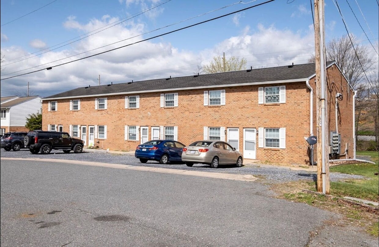 Primary Photo - Apartment for Rent