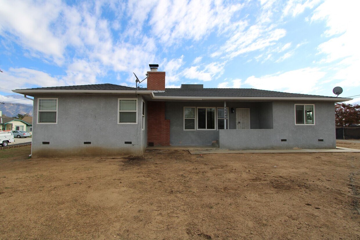 12435 5th St Unit 12435 5th St, Yucaipa, CA 92399 Room for Rent in