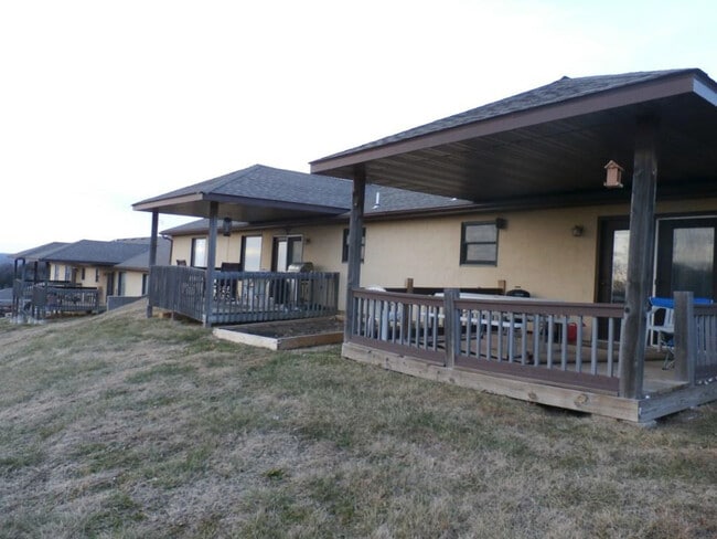 Building Photo - 1825 Pinnacle Pt