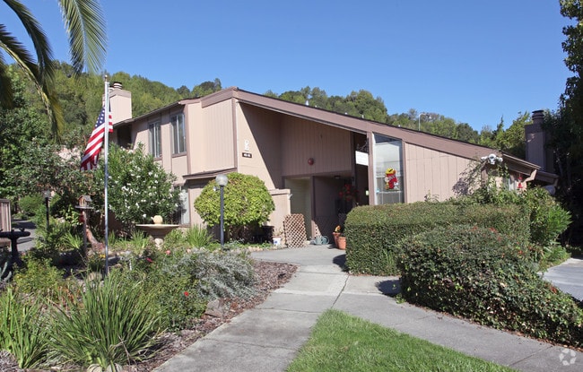 Building Photo - La Casa Novato