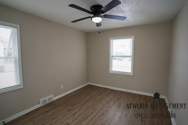 Foto del edificio - This beautifully updated 3-bedroom, 1-bath single-family home is ready for move-in!