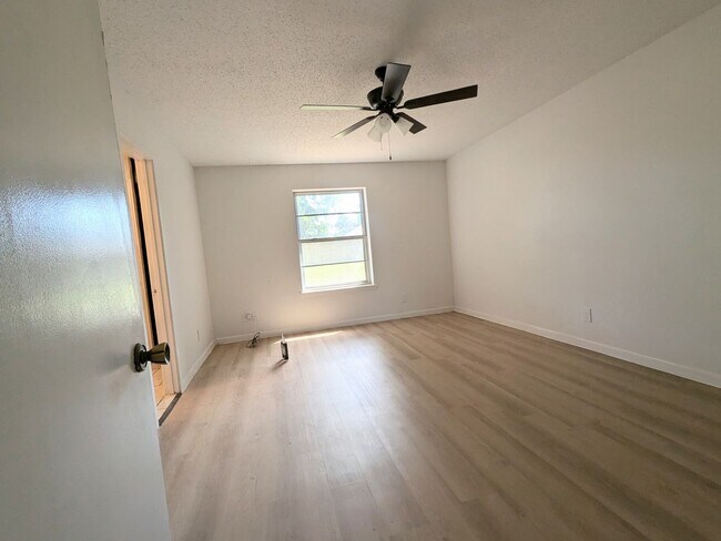 Foto del edificio - Coming Soon! Remodeled Home in Wake Village