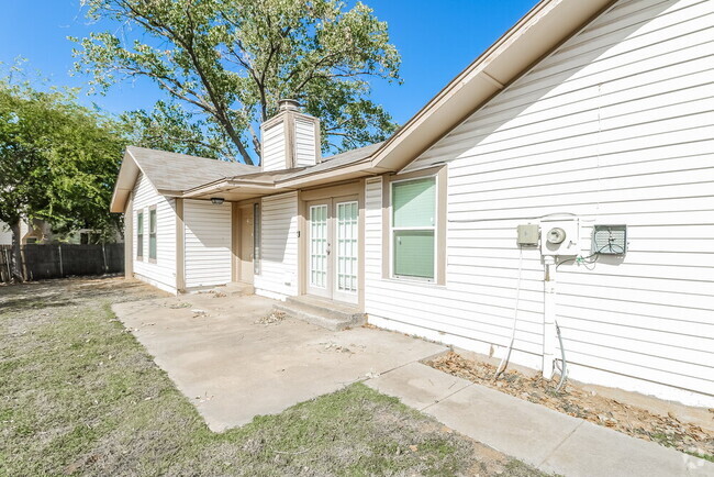 Building Photo - 2006 Twisted Oak Cir