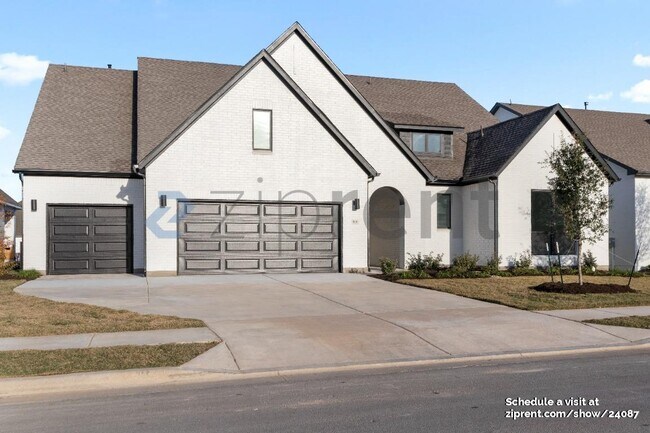Building Photo - 616 Hallwood Dr