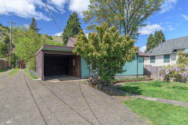 Foto del edificio - Home for Rent in Roseburg
