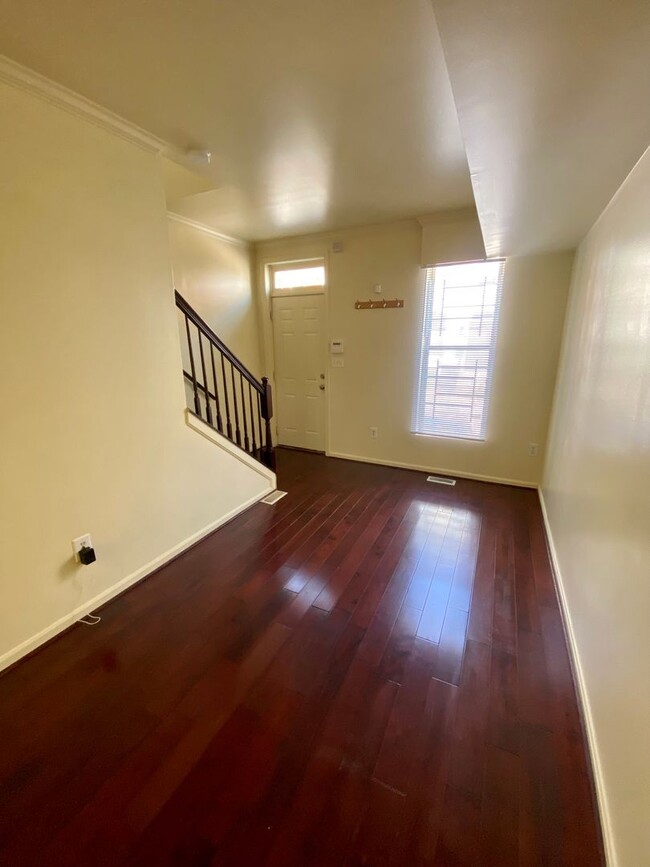 Foto del edificio - Charming 2Bedroom Brick Townhome in Washin...