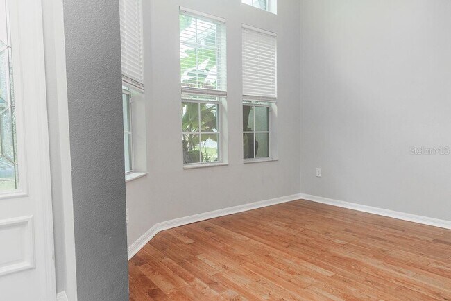 Building Photo - 421 Holly Fern Trl