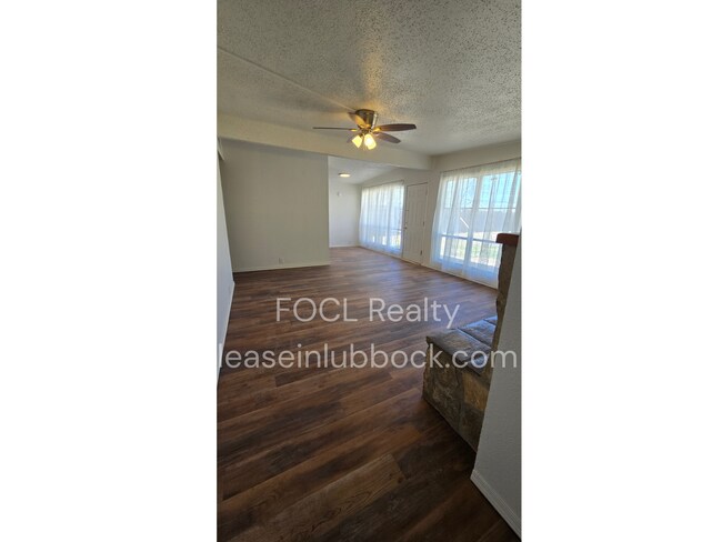 Foto del edificio - Bright and Open 4 Bedroom Home