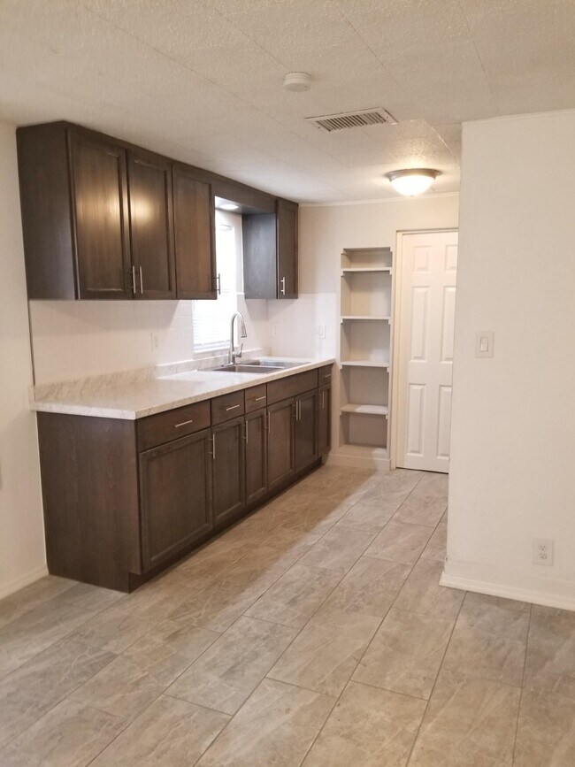 Cocina - 3234 71st Ave N