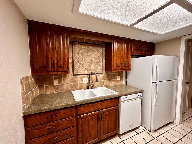 Building Photo - 11902 Shady Trail Ln