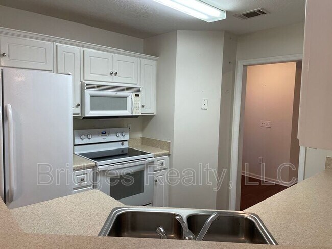 Building Photo - 5280 Pleasant Pointe Dr