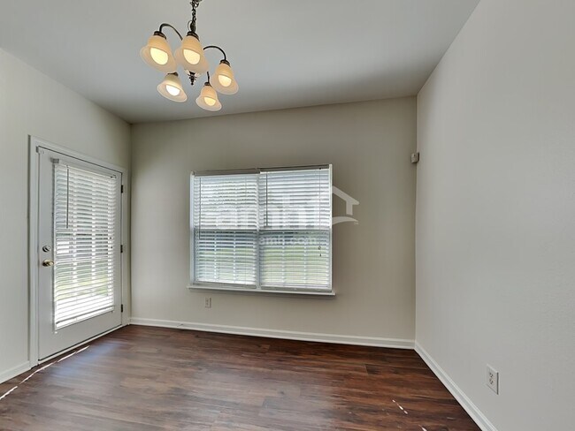 Foto del edificio - 2526 Ingleside Dr