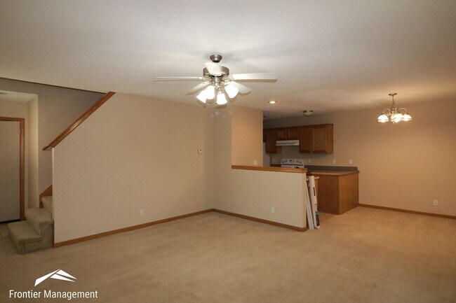 Building Photo - 906-908 Kramer