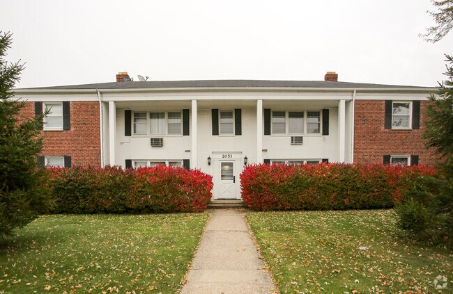 Foto del edificio - 2051-2059 Warrensville Center Rd