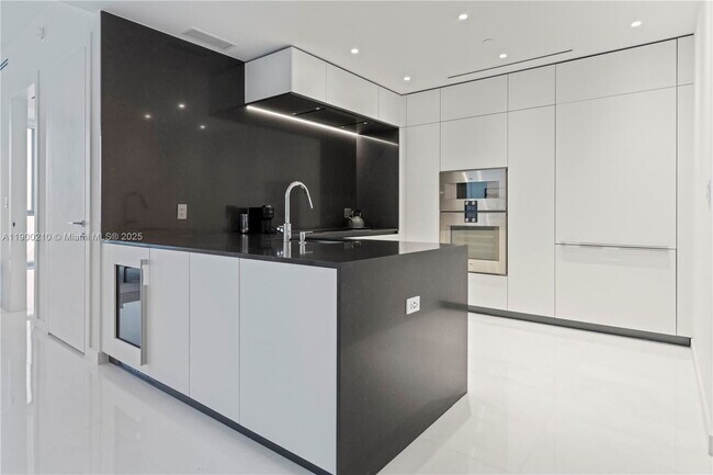 Foto del edificio - 300 Biscayne Blvd Way