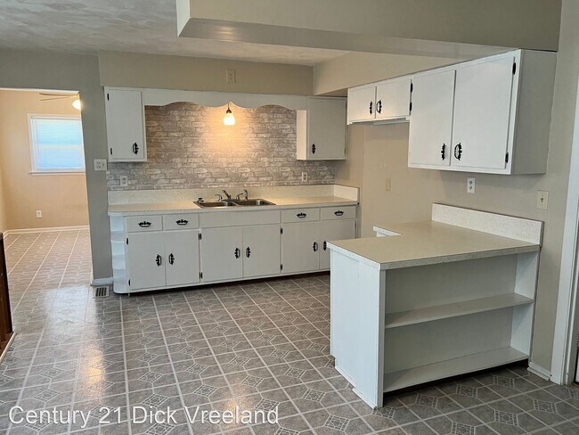 Building Photo - 3 br, 1.5 bath House - 3220 Acacia Drive