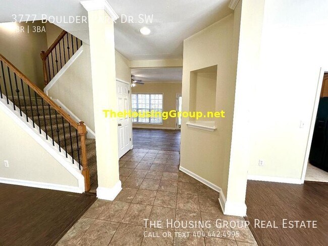 Building Photo - 1 Free Month Rent + 13 Month Lease