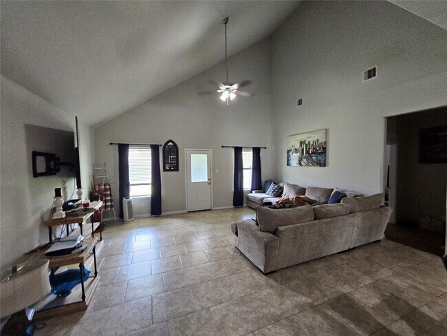 Foto del edificio - 1608 Groce Ln