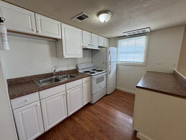 Foto del edificio - 1034 W Village Ct