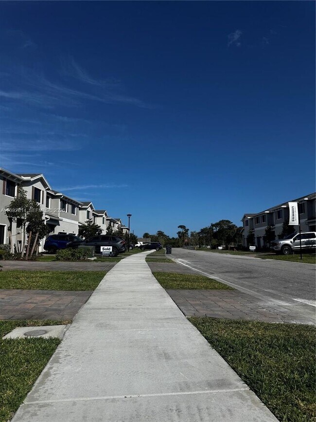 Foto del edificio - 4860 Dillion Street 4860