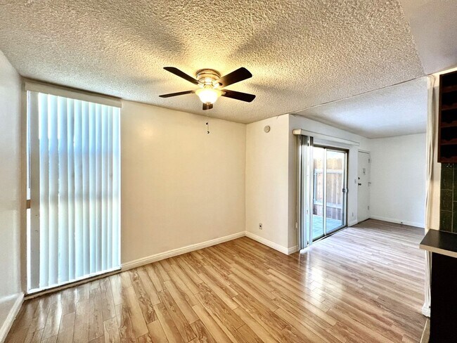 Building Photo - Cozy 2 Bedroom, 2 Bath Condominium in Gate...