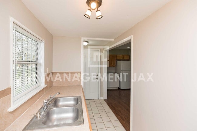 Foto del edificio - 1458 Royal Ct Ln