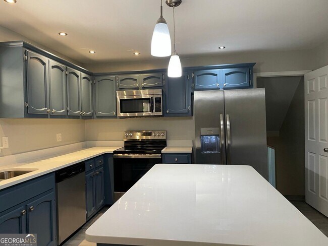 Building Photo - 220 Freestone Dr