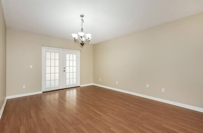 Foto del edificio - 8207 Stockton Way