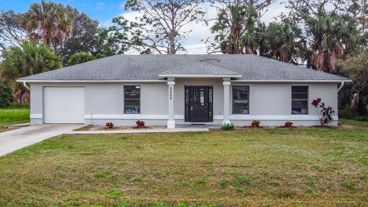 Foto principal - Gorgeous 3-Bedrorom, 2 Bath, 1165 sq ft home