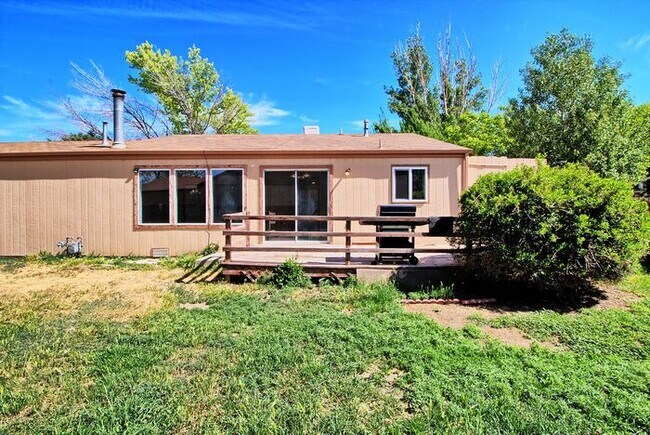 Building Photo - Cozy, Remodeled Gem with Spacious Backyard – Your Perfect Rental Home!