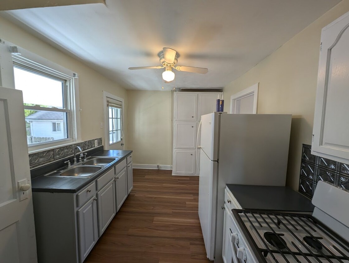 Foto principal - Carnegie - 3 BR + 1 Bath Single Family Hou...