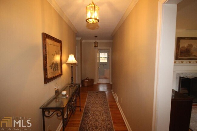 Building Photo - 80 Interlochen Dr NE