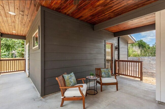 Foto del edificio - 7608 Northcrest Blvd