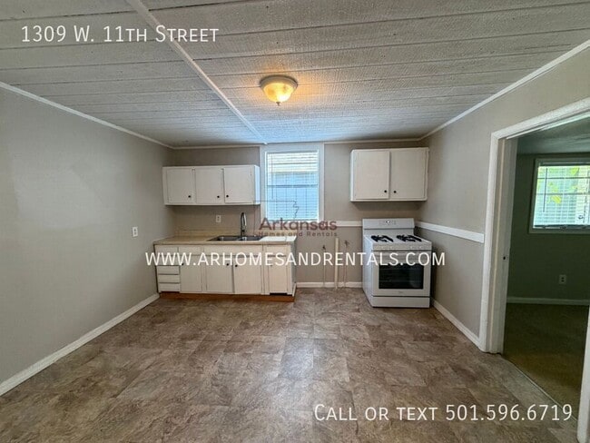 Building Photo - 1309 W 11th St