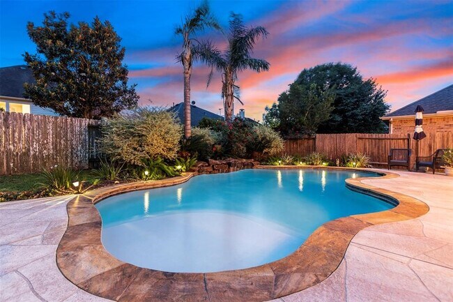 Foto del edificio - 5110 Shadow Breeze Ln