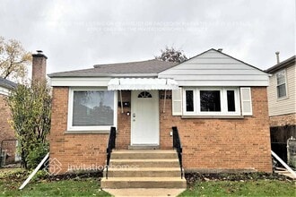 Building Photo - 2526 Maple St
