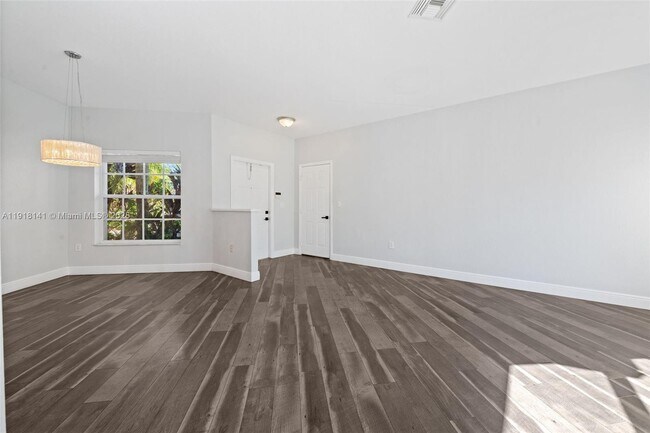 Foto del edificio - 874 NW 170th Terrace