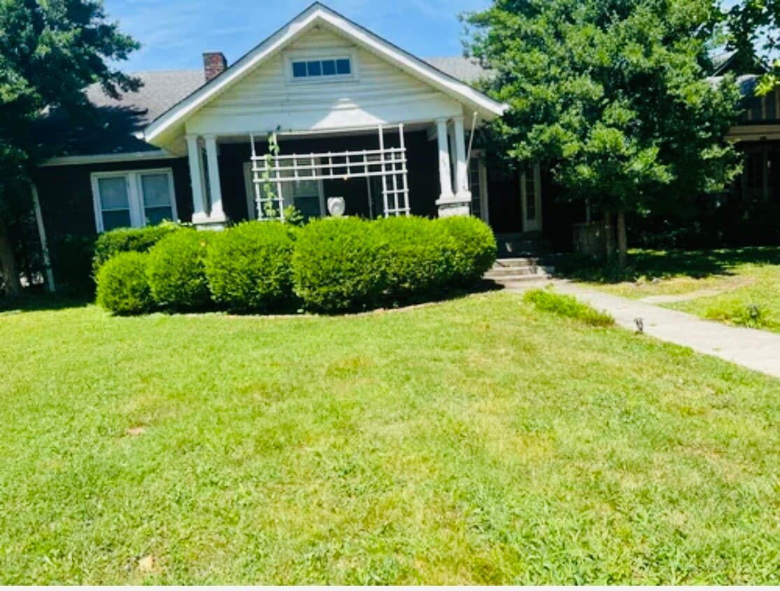 Primary Photo - 2035 Elliott Ave