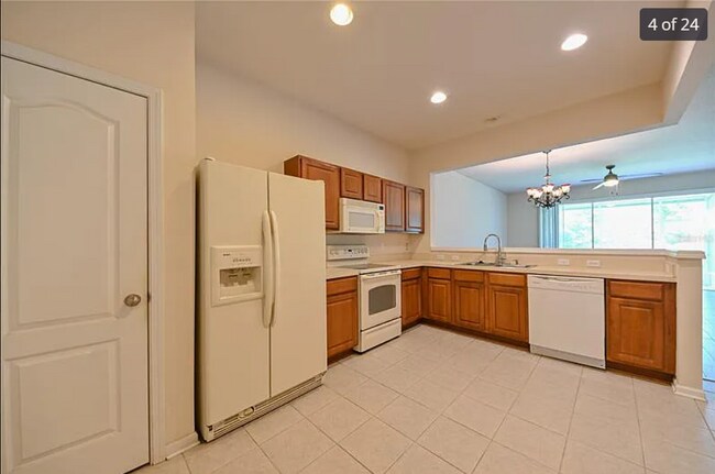 Building Photo - 26531 Castleview Way