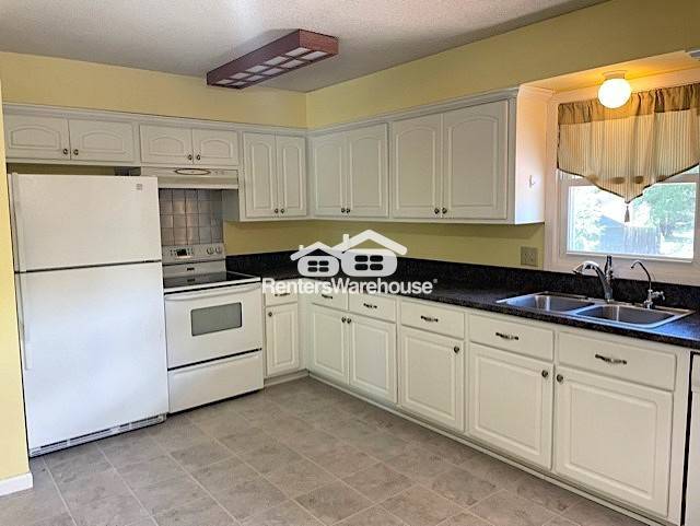 Foto del edificio - 8008 Regent Ave N