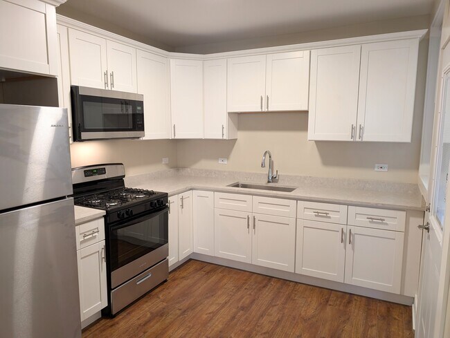 Foto del edificio - 6455 N Hoyne Ave
