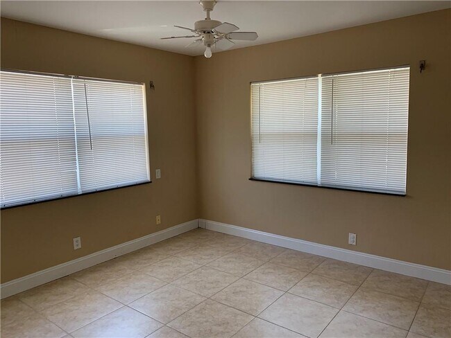 Building Photo - 270 S Cypress Rd