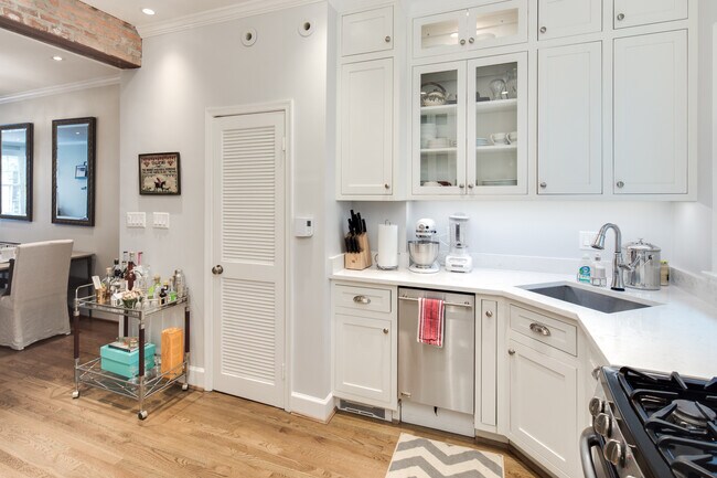 Building Photo - 1421 Hopkins St. NW