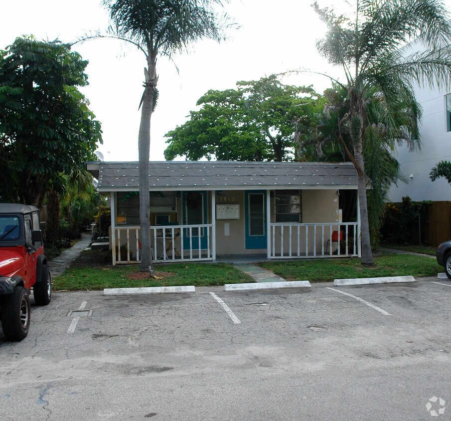 Building Photo - 1112 NE 17th Ter